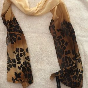 Scarf 100% silk Jones & NY 🍉